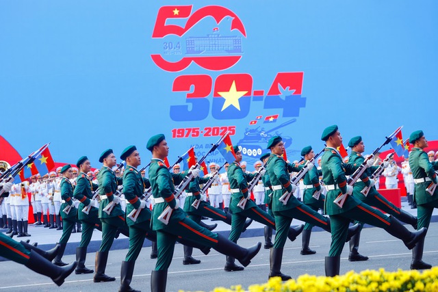 Khung Cảnh Diễu Binh Ấn Tượng