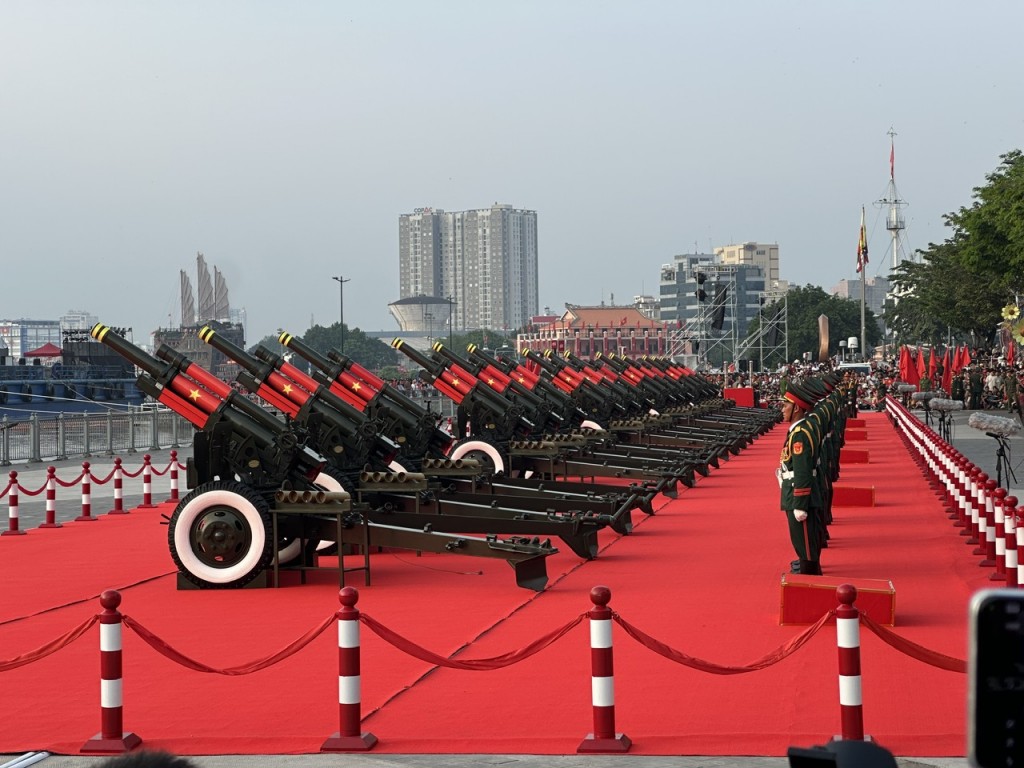 Cảm xúc khi nghe tiếng đại bác